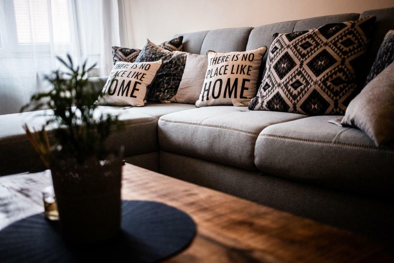 Art Downtown Alecsandri St Luxury Apartment Gran Varadino Esterno foto