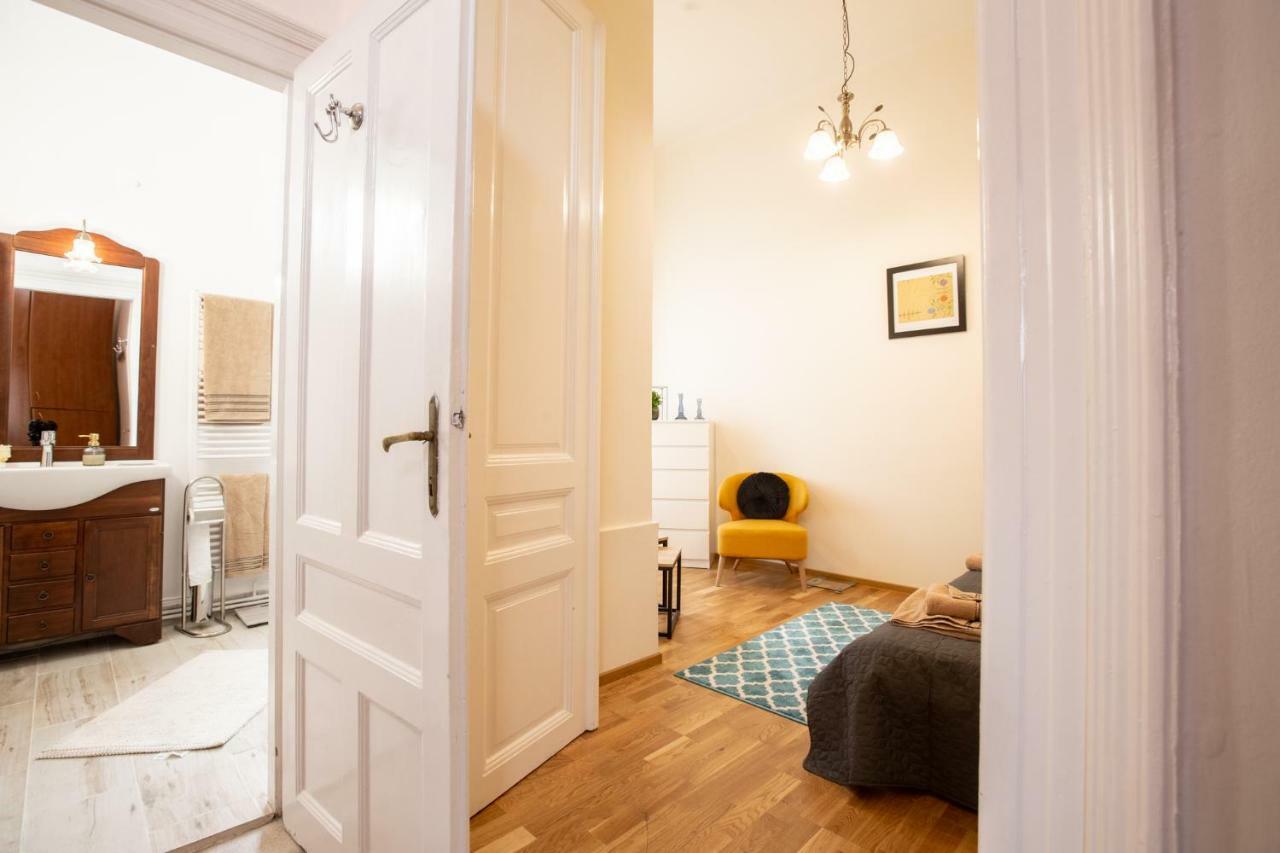 Art Downtown Alecsandri St Luxury Apartment Gran Varadino Esterno foto