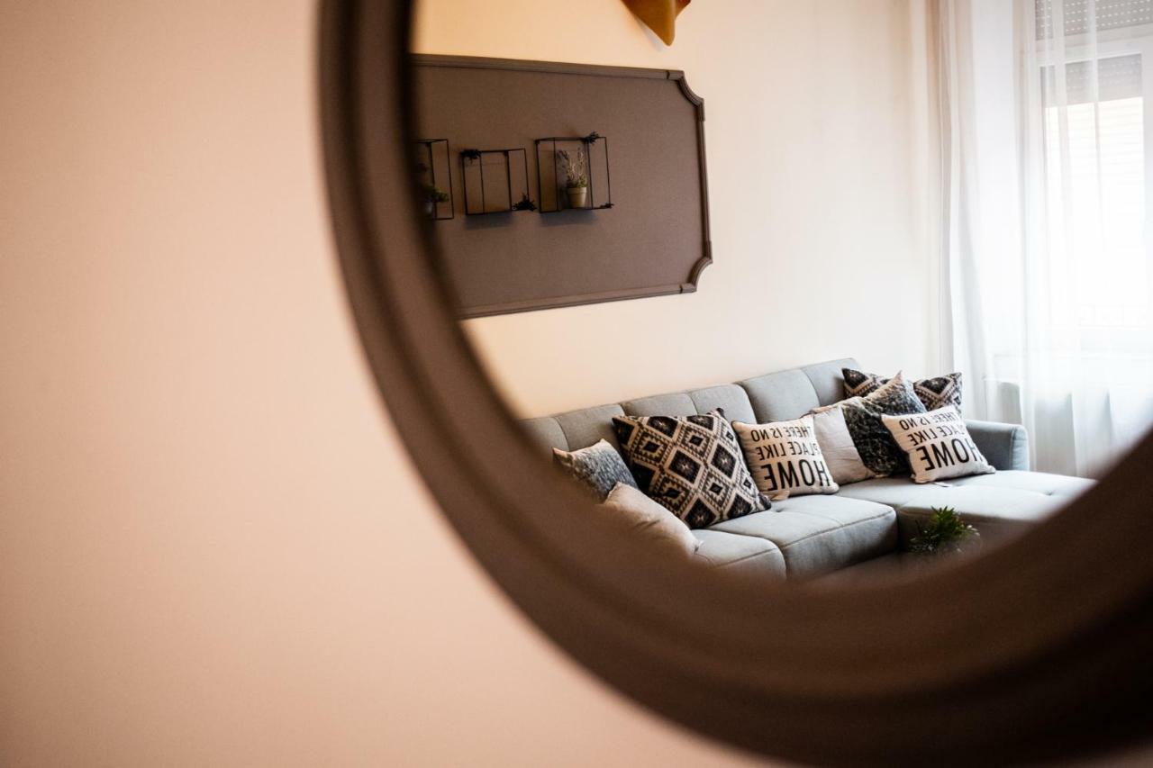 Art Downtown Alecsandri St Luxury Apartment Gran Varadino Esterno foto