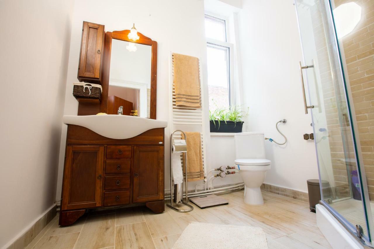 Art Downtown Alecsandri St Luxury Apartment Gran Varadino Esterno foto